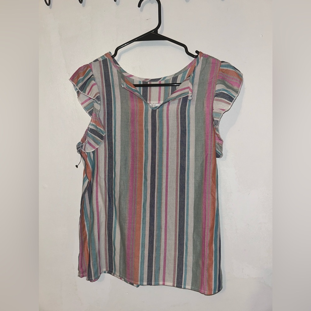 Stripped sleevless shirt